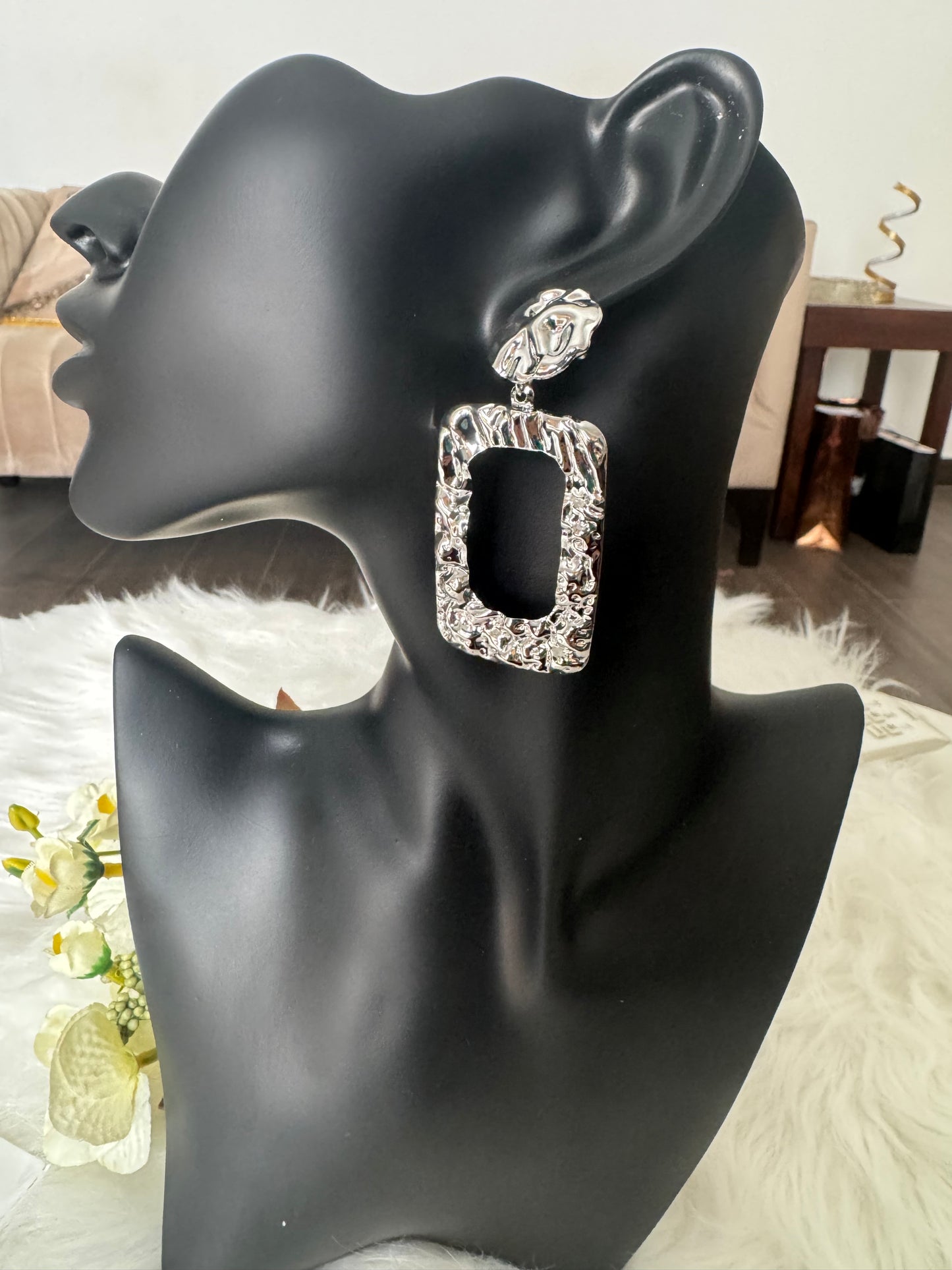 Pair of Large Square Metal Hammer Pattern Effect Earrings for Women