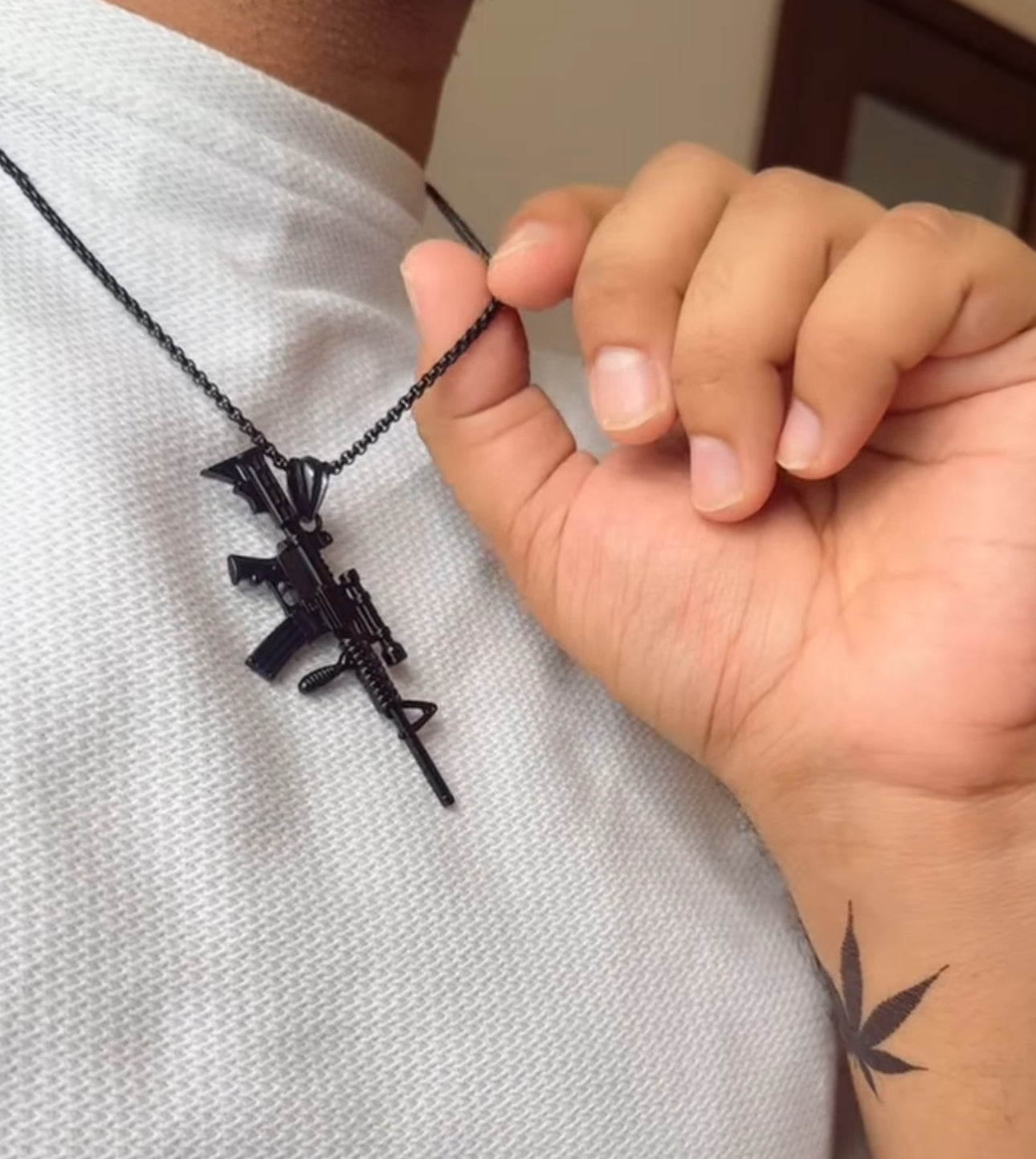 Rifle Pendant- black